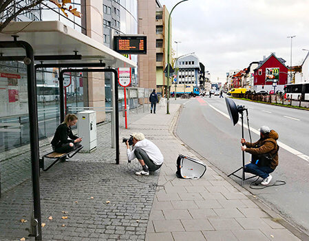 Beim Fotoshooting: Fotografin Jette Golz und Assistent Domi in Aktion